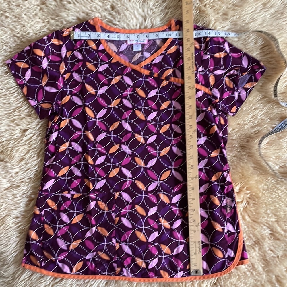 koi Scrub Top - Picture 11 of 16